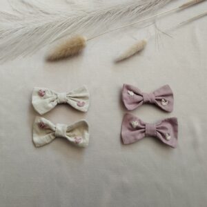 Rankų darbo plaukų segtukai mergaitėms.