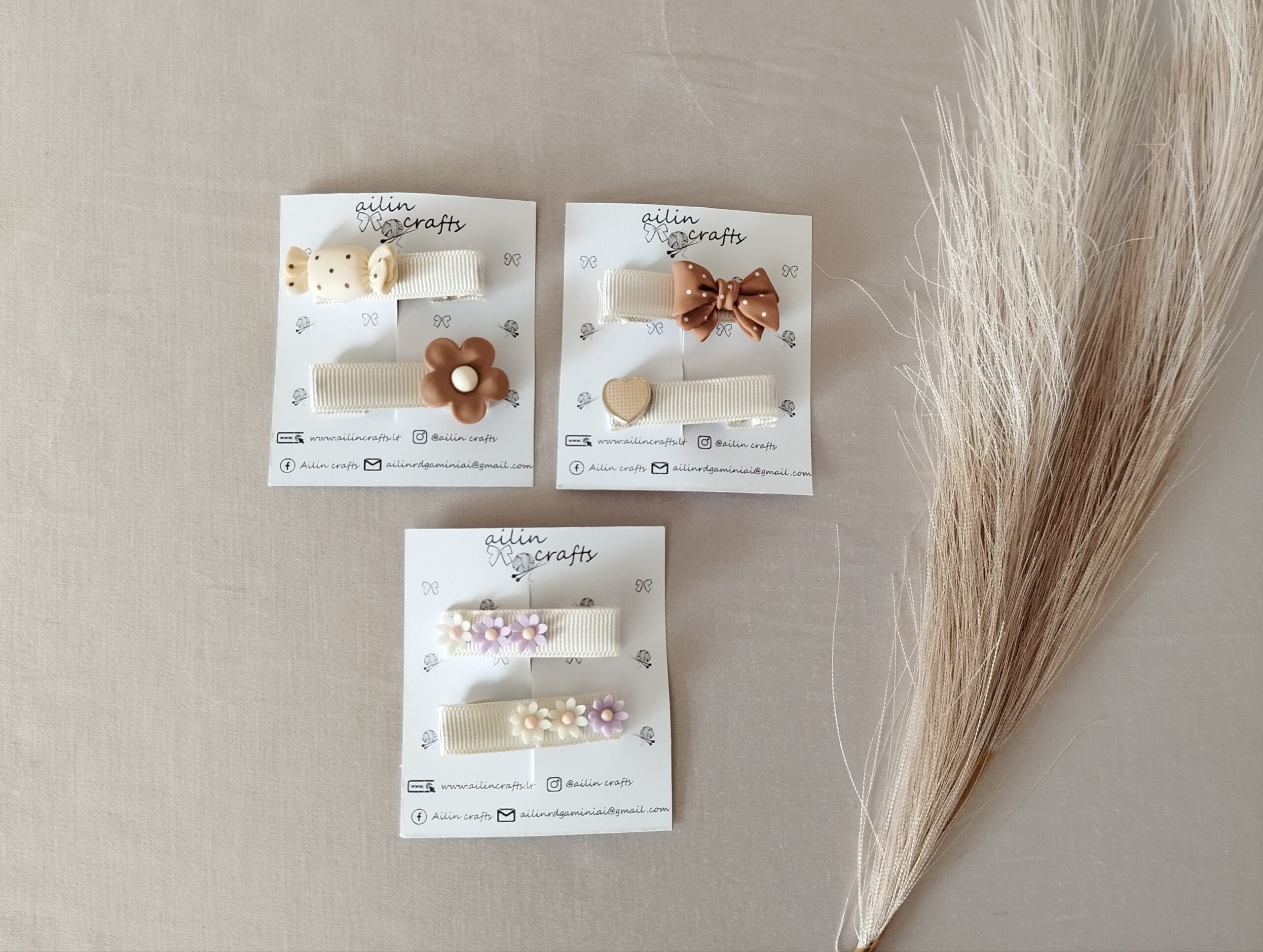 Rankų darbo plaukų segtukai mergaitėms.