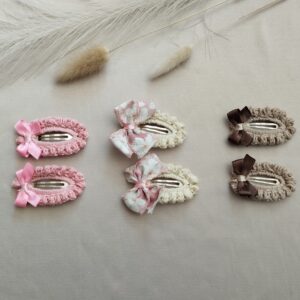 Rankų darbo apnerti plaukų segtukai mergaitėms.