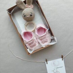 Rankų darbo dovanų rinkiniai naujagimiams ir kūdikiams.