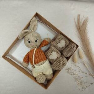 Rankų darbo dovanų rinkiniai naujagimiams ir kūdikiams.