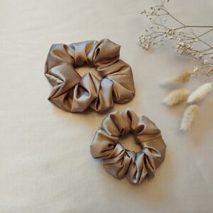 Rankų darbo plaukų gumelės moterims.