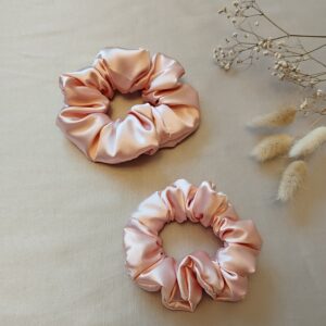 Rankų darbo plaukų gumelės moterims.