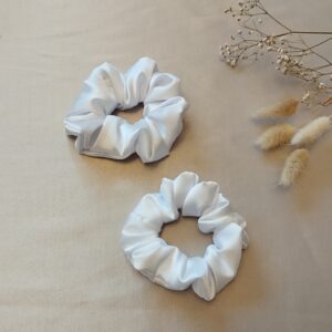 Rankų darbo plaukų gumelės moterims.