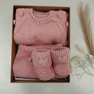 Rankų darbo dovanų rinkiniai naujagimiams ir kūdikiams.