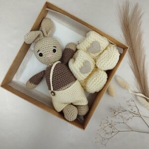 Rankų darbo dovanų rinkiniai naujagimiams ir kūdikiams.
