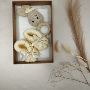 Rankų darbo dovanų rinkiniai naujagimiams ir kūdikiams.