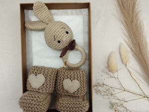 Jaukus rudo Barškučio – kramtuko kiškučio ir kapučino spalvos tapukų rinkinys