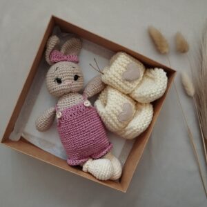 Rankų darbo dovanų rinkiniai naujagimiams ir kūdikiams.