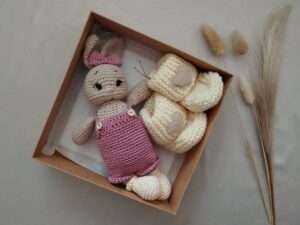 Jaukus Vyšninės Kiškutės ir šampaninės spalvos tapukų rinkinys