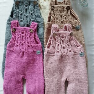 Rankų darbo megzti romperiai kūdikiams.
