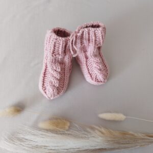 Rankų darbo megztos kojinės naujagimiams