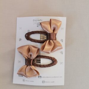 Rankų darbo plaukų segtukai mergaitėms.