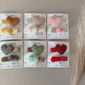 Rankų darbo plaukų segtukai mergaitėms.