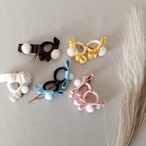 Rankų darbo plaukų gumelės mergaitėms.