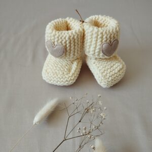 Rankų darbo megzti tapukai naujagimiams ir kūdikiams.