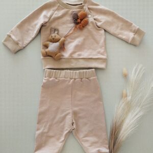 Rankų darbo siūtas komplektukas.