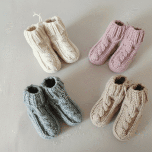 Megztos kojinės kūdikiams – keturios spalvos