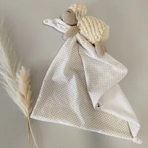 Rankų darbo migdukas Avytė – baltos spalvos