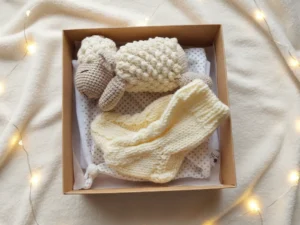 Migduko avytės ir kojinyčių rinkinys kūdikiui. Baltos spalvos