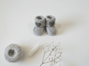 Šviesiai pilki merino tapukai kūdikiams su širdelėmis