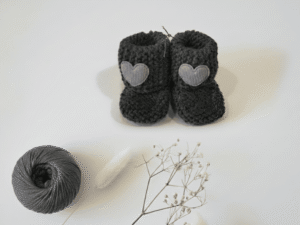 Tamsiai pilki merino tapukai kūdikiams su širdelėmis